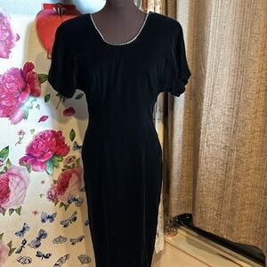 Vintage 1980’s CDC Evening, short sleeve midnight black velvet midi dress Size 6